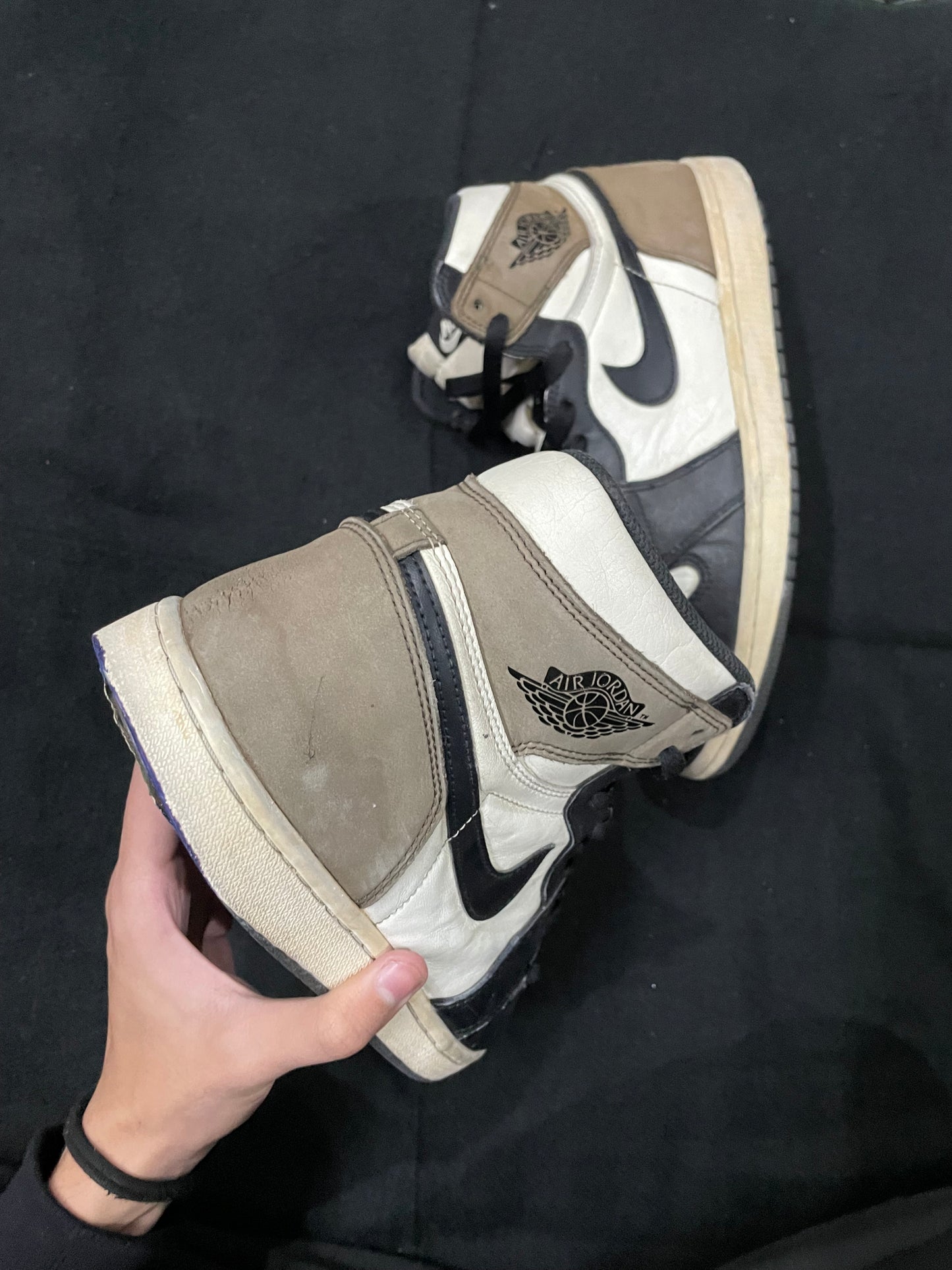 Jordan 1 Mid Mocha