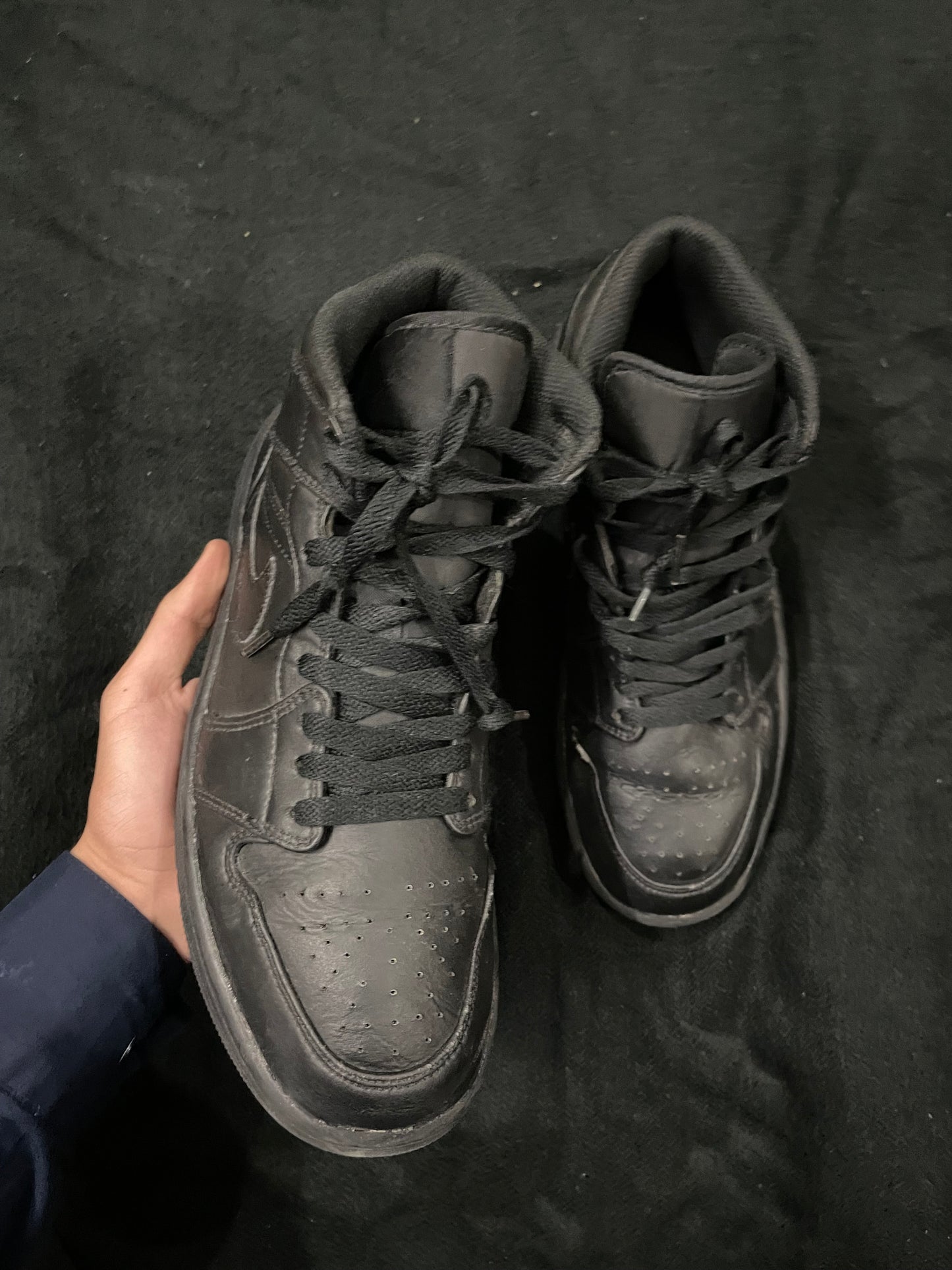 Jordan 1 Mid Triple Black