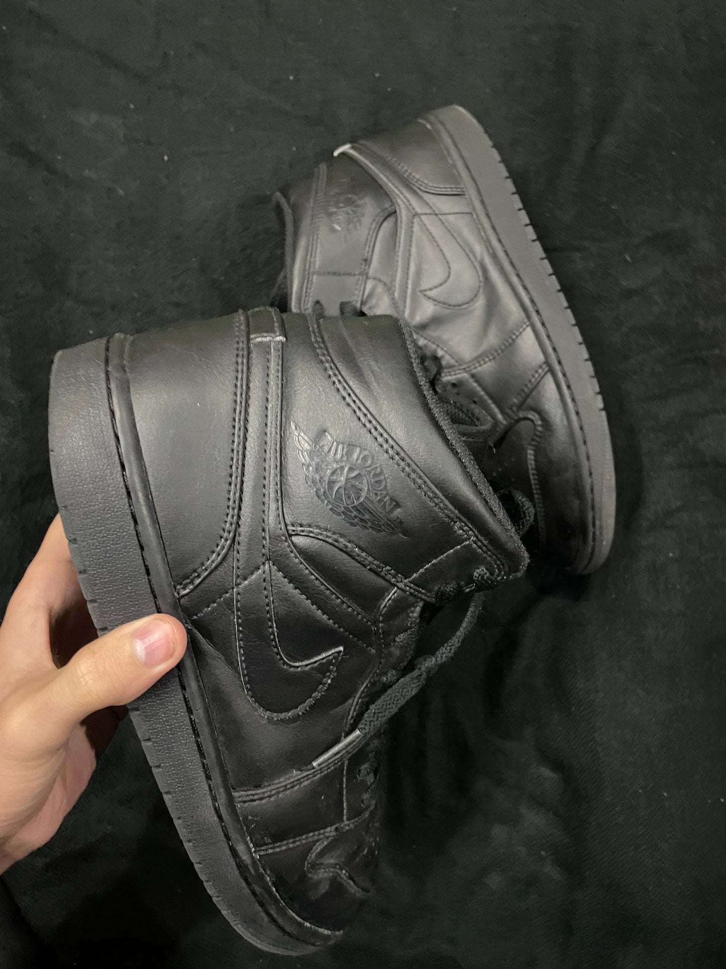 Jordan 1 Mid Triple Black