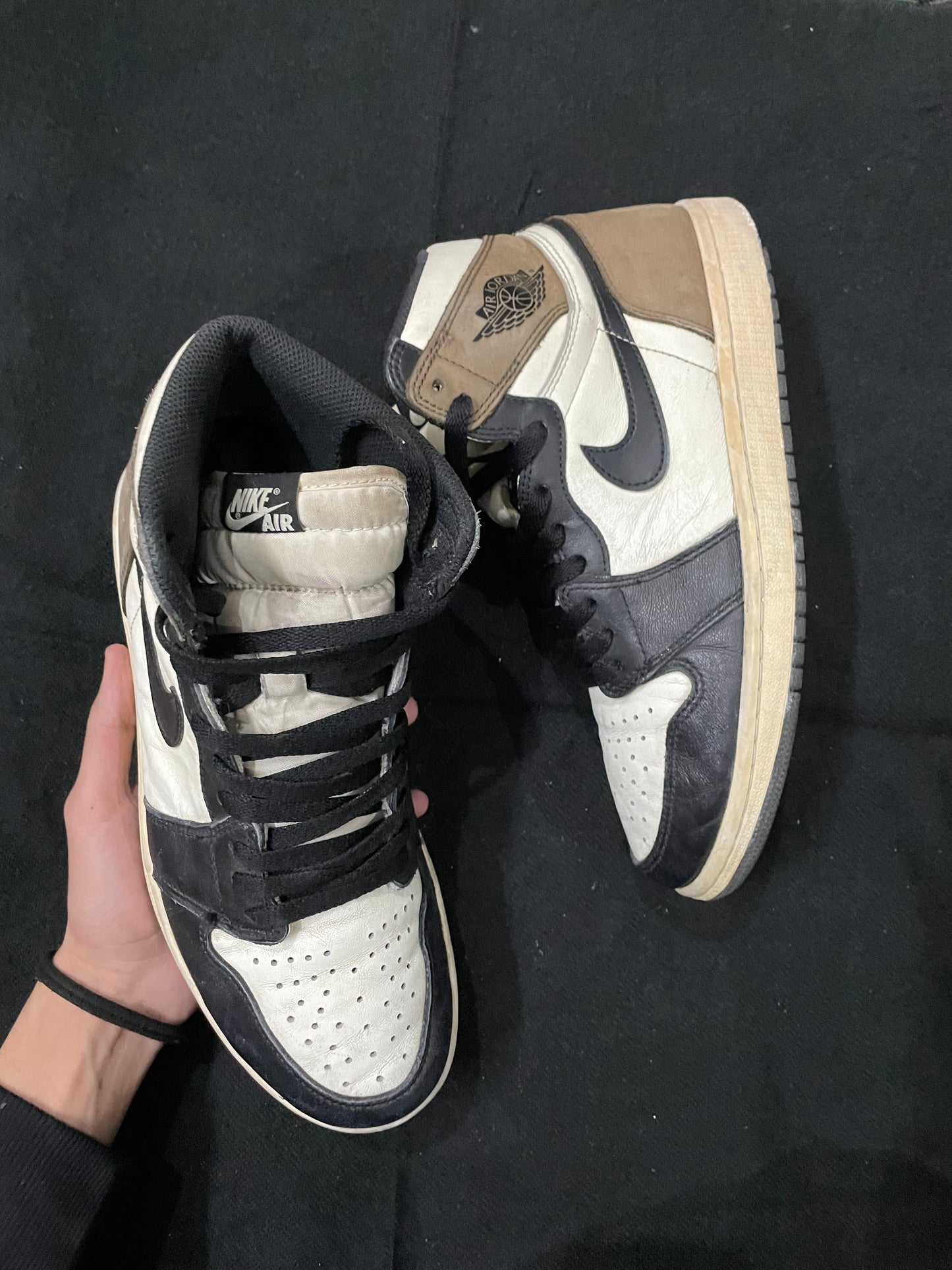 Jordan 1 Mid Mocha