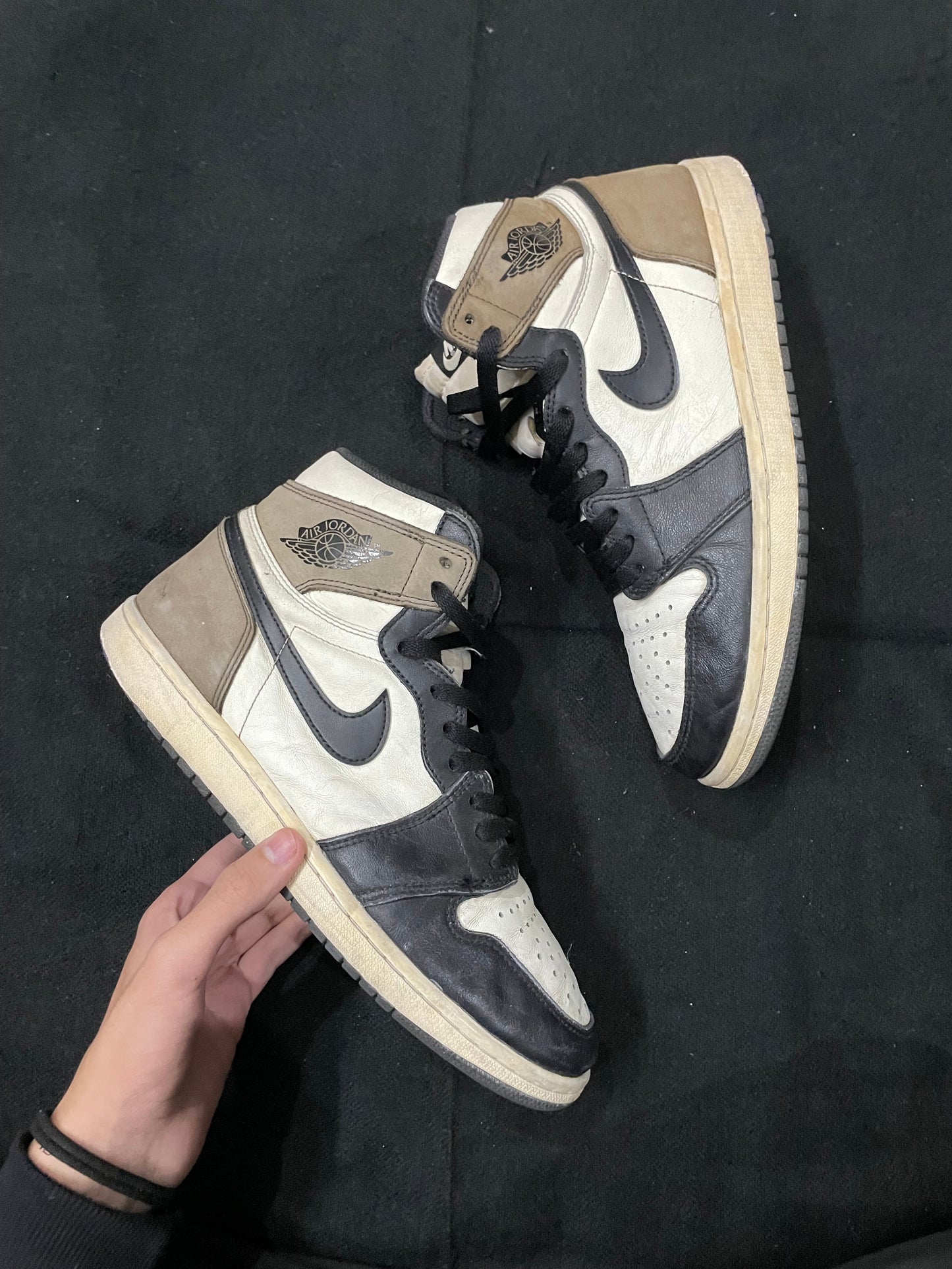 Jordan 1 Mid Mocha